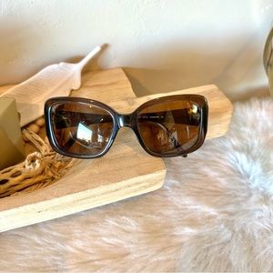Tommy Bahama Purr-Suasive TB7019 Brown Polarized Sunglasses bin 3
